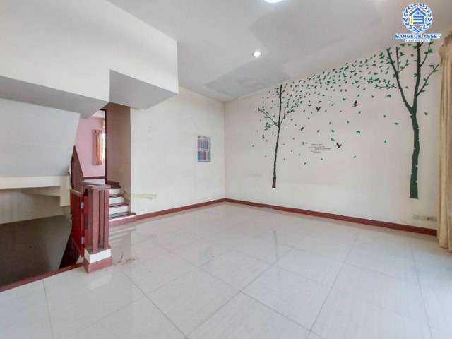 *****ทาวน์เฮ้าส์มืองสองย่านกรุงเทพมหานคร ม.เฟรชวิลล่า นวมินทร์ บนเนื้อที่ 20 ตร.ว. ฟังก์ชันเหมือนได้บ้านเดี่ยว 3 ห้องนอน 4 ห้องน้ำ 2 ที่จอดรถ บ้านสภาพสวย แถมฟรี! 1 เครื่องปรับอากาศ เดินทางสะดวก ทำเลเยี่ยม ใกล้แฟชั่นไอส์แลนด์ และรถไฟฟ้าสายสีชมพู "สถานีคู้บอน"